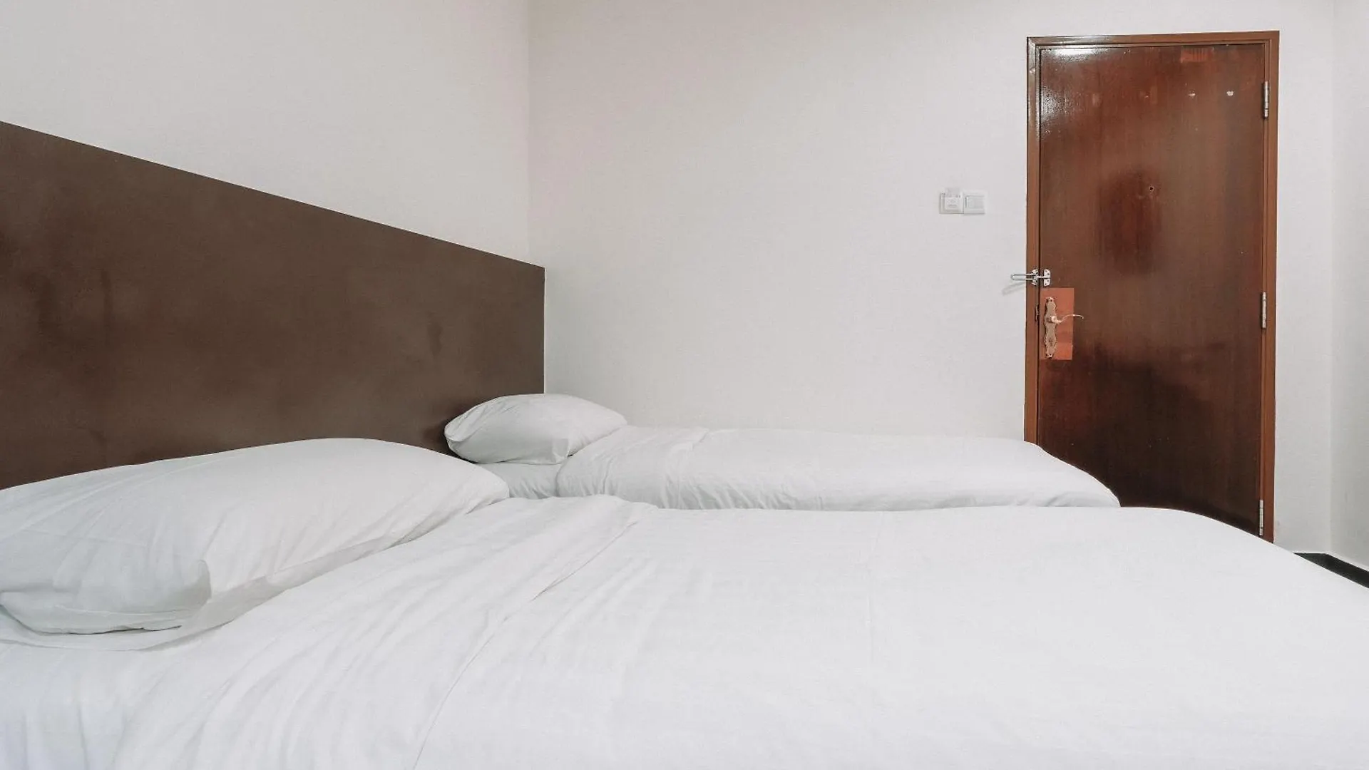 A Hotel Desker シンガポール
