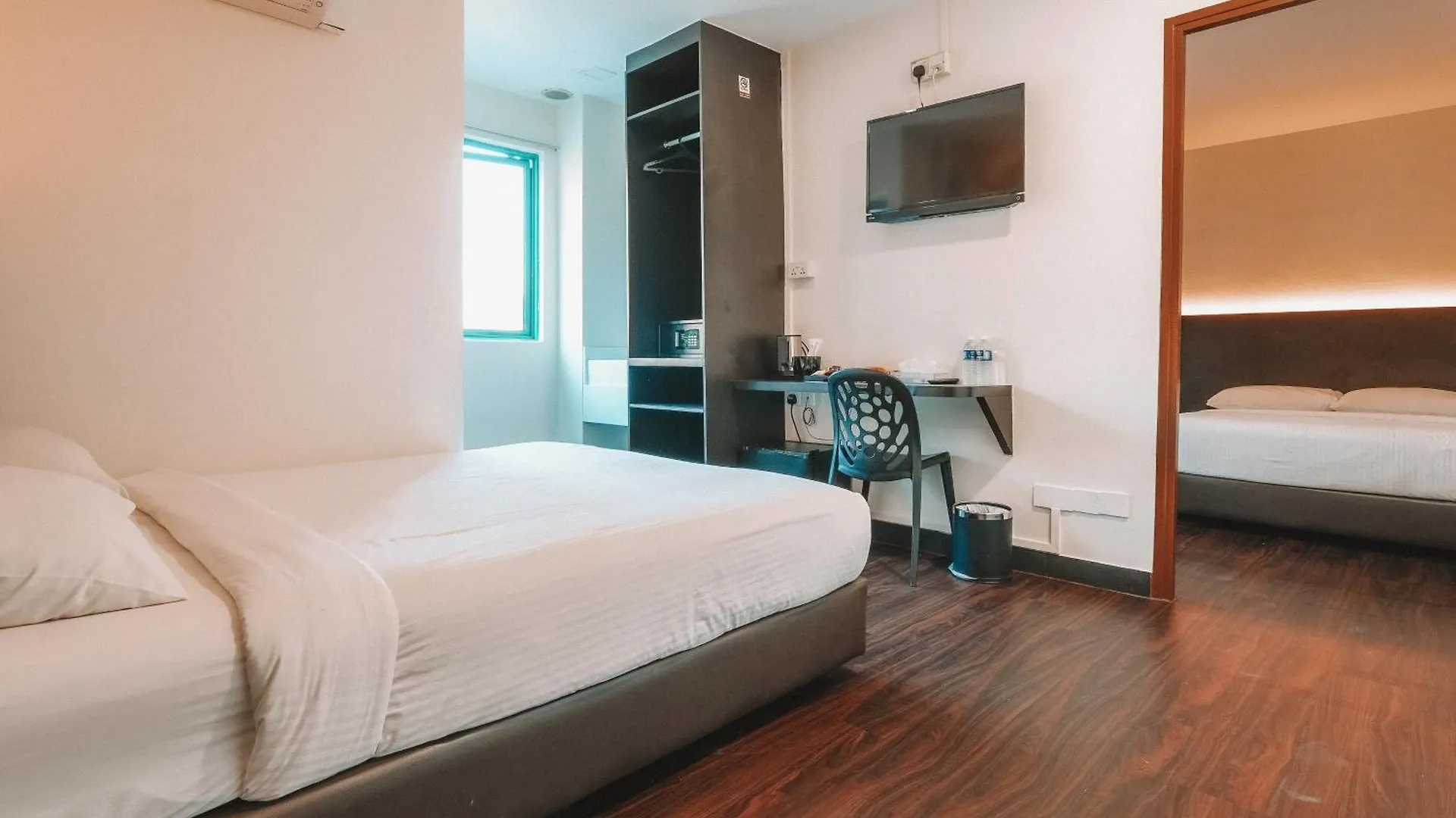 A Hotel Desker シンガポール シンガポール