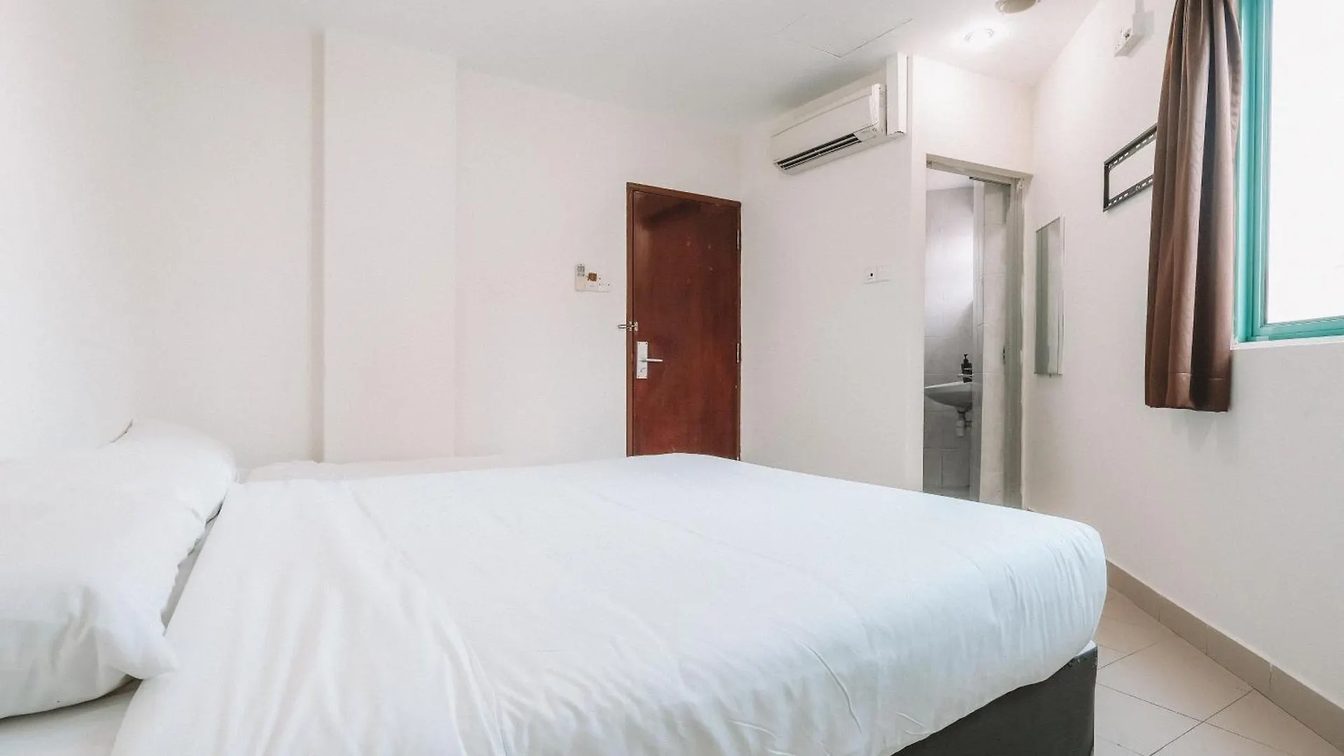 ***  A Hotel Desker シンガポール シンガポール