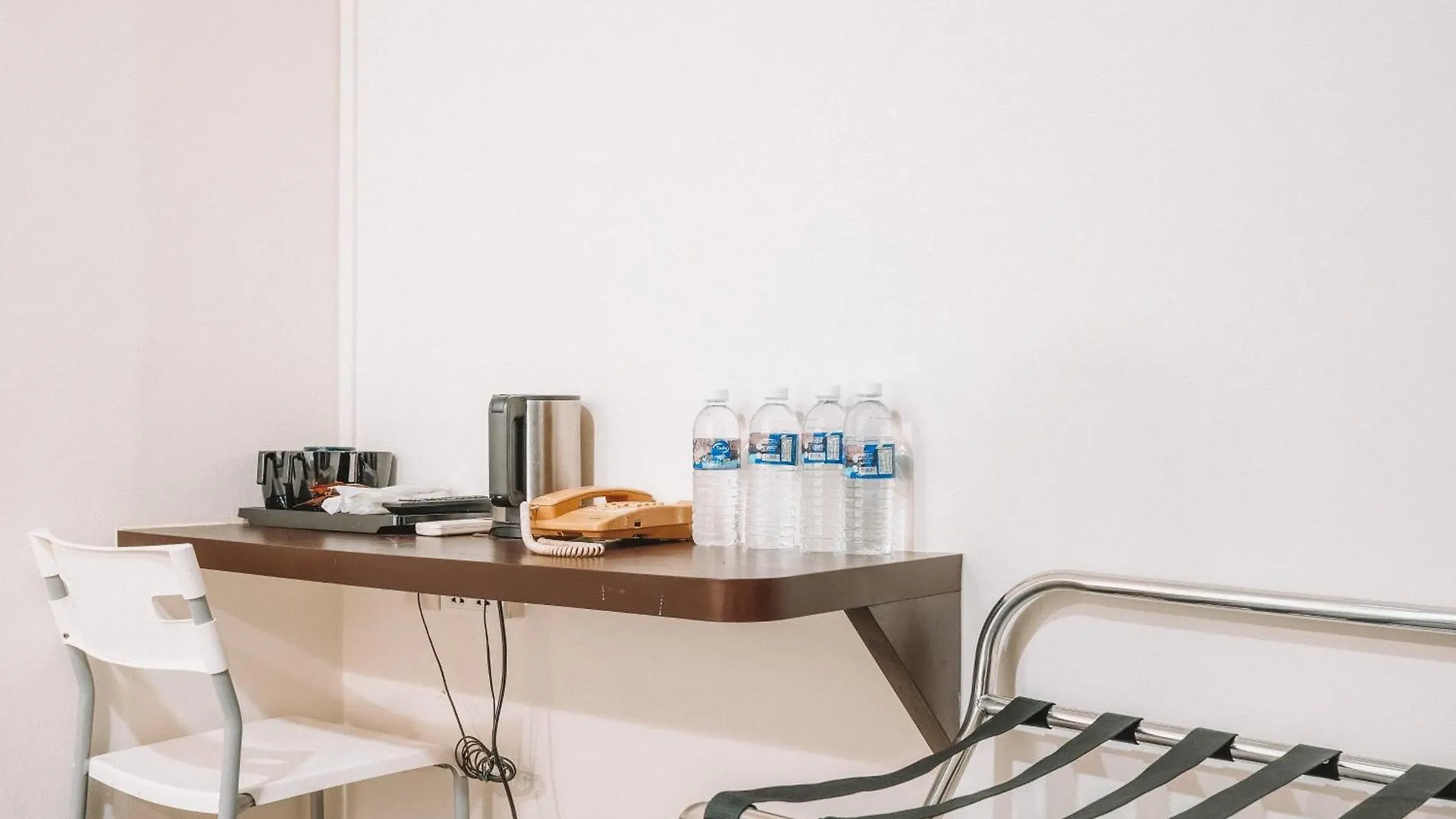 A Hotel Desker シンガポール