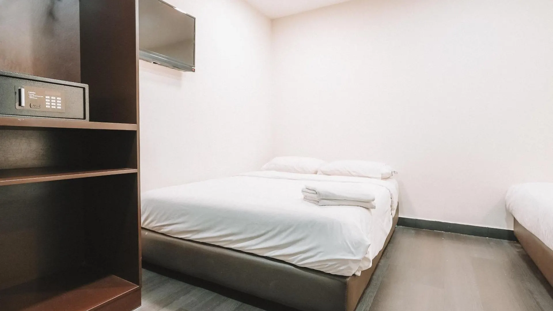 A Hotel Desker シンガポール